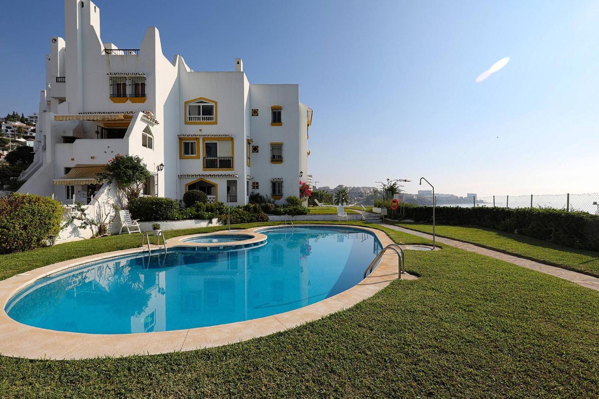 082 - Stunning Sea Views Beachfront Apartment Benalmádena Εξωτερικό φωτογραφία